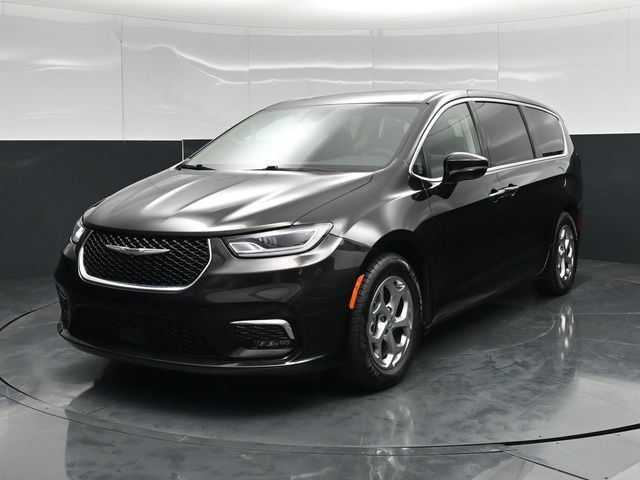 Certified 2024 Chrysler Pacifica Limited FWD image 8