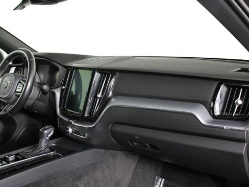 Used 2020 Volvo XC60 T5 Momentum w/ Protection Package Premier image 22