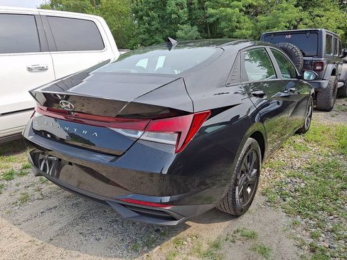 Used 2023 Hyundai Elantra SEL FWD image 3