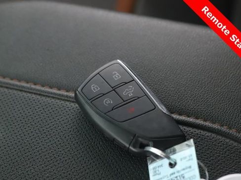 Used 2025 GMC Sierra 2500 AT4 AWD/4WD image 3