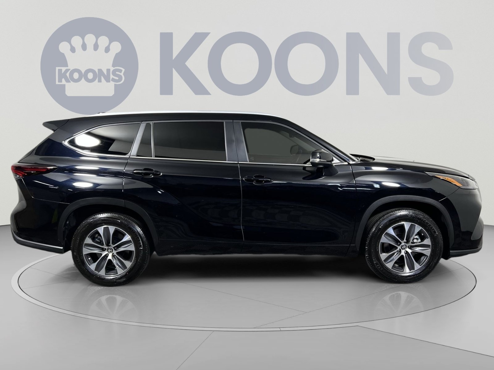 Used 2024 Toyota Highlander XLE FWD image 12