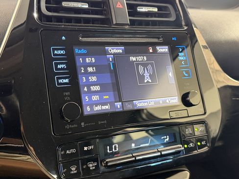 Used 2018 Toyota Prius Three Touring FWD image 21