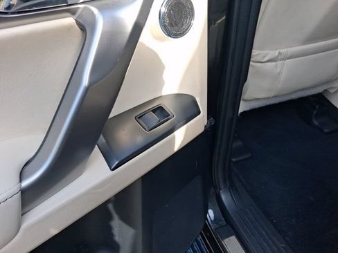Used 2023 Lexus GX 460 Luxury w/ Accessory Package AWD/4WD image 10