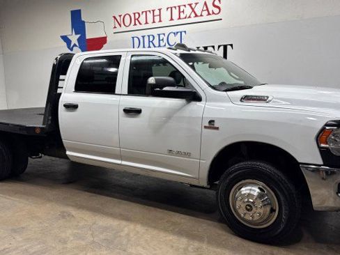Used 2022 RAM 3500 Tradesman w/ Chrome Appearance Group AWD/4WD image 3