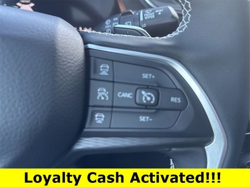 New 2025 Jeep Grand Cherokee Altitude image 17