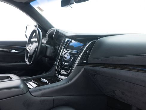Used 2017 Cadillac Escalade Platinum AWD/4WD image 29