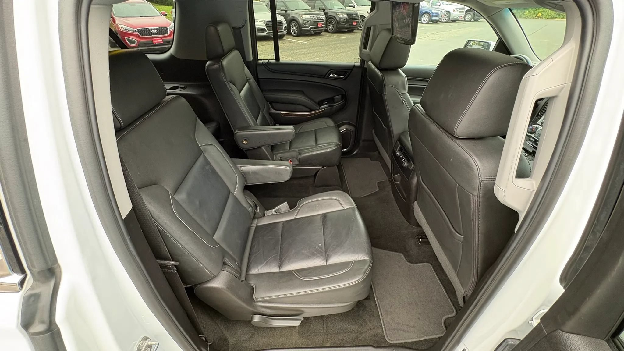 Used 2018 Chevrolet Suburban LT AWD/4WD image 39