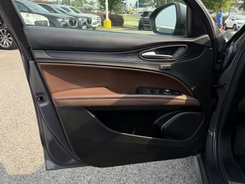 Used 2018 Alfa Romeo Stelvio AWD image 13