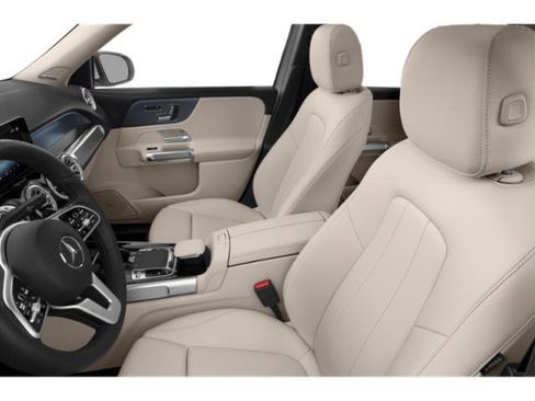 Used 2022 Mercedes-Benz GLB 250 4MATIC image 9