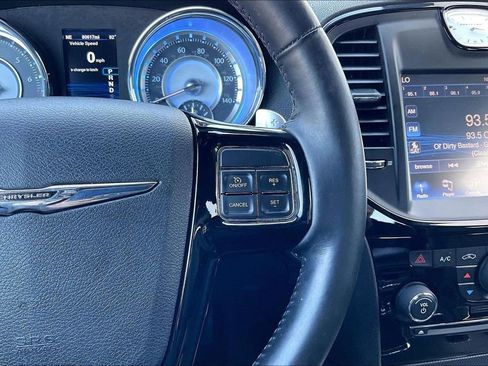 Used 2014 Chrysler 300 S image 19