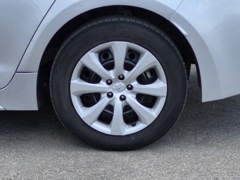Certified 2025 Toyota Corolla LE FWD image 21