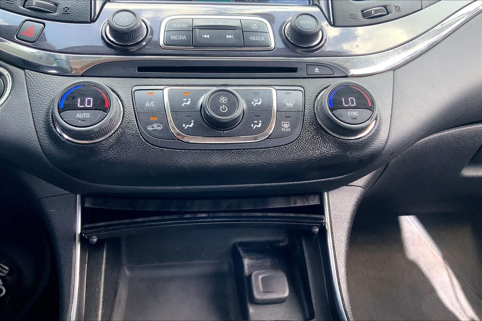 Used 2015 Chevrolet Impala LTZ FWD image 34