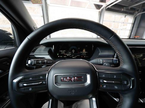 Used 2024 GMC Acadia AT4 w/ Luxury Package image 15