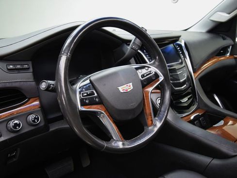 Used 2015 Cadillac Escalade Premium image 13