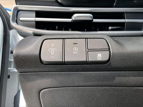 Used 2026 Hyundai Elantra SE FWD image 32