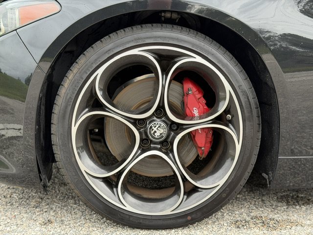 Used 2024 Alfa Romeo Giulia Veloce RWD image 9