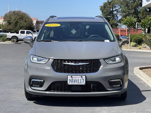 Used 2022 Chrysler Pacifica Limited FWD image 3