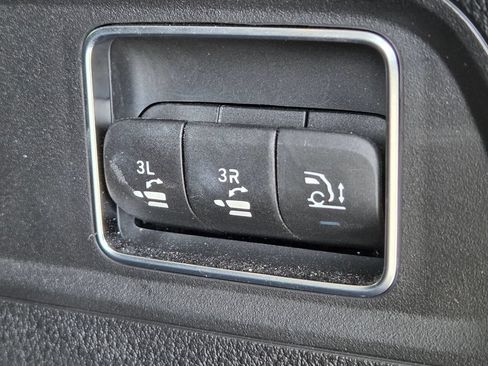 Used 2023 Mercedes-Benz GLS 450 4MATIC image 32