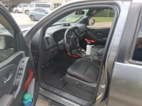 Used 2022 Nissan Frontier Pro-X RWD image 6