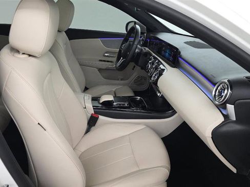 Used 2022 Mercedes-Benz A 220 image 8