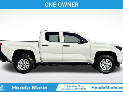 Used 2025 Toyota Tacoma SR image 4