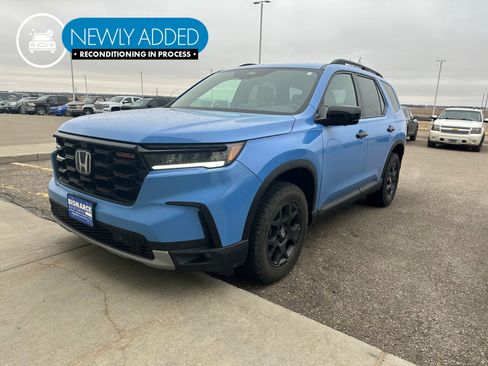 Used 2025 Honda Pilot TrailSport image 1