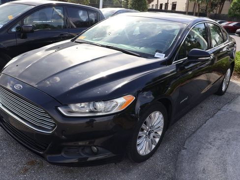 Used 2015 Ford Fusion SE w/ Equipment Group 502A FWD image 2