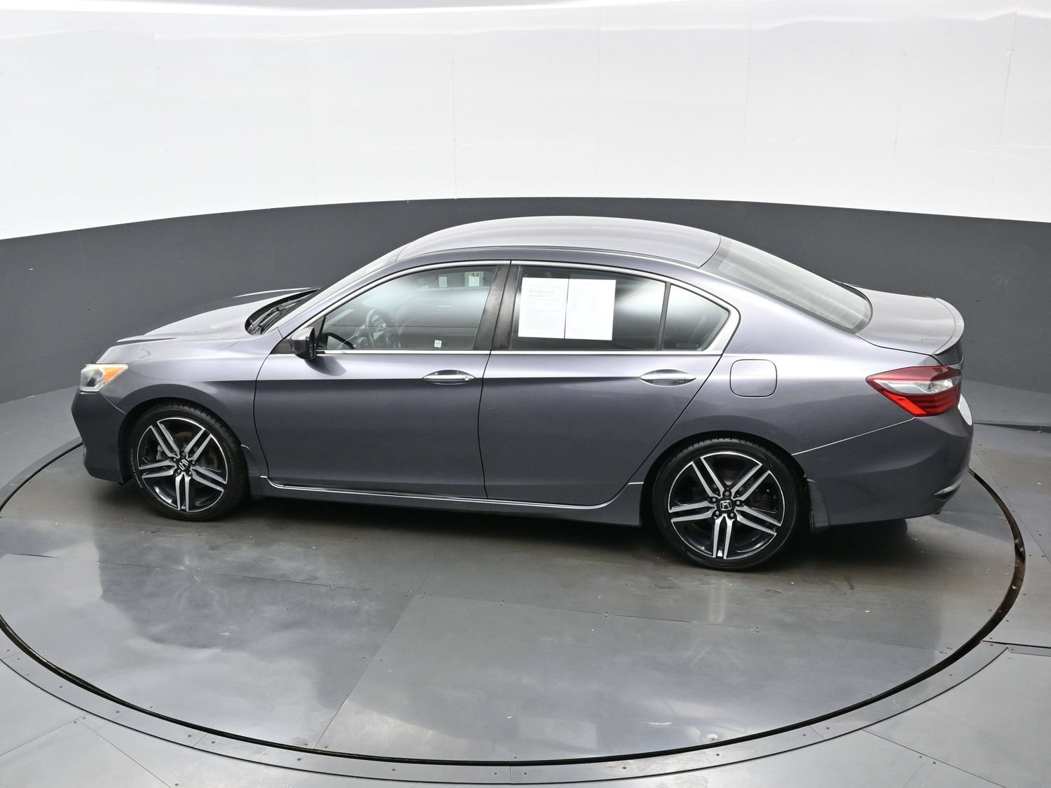 Used 2017 Honda Accord Sport image 38