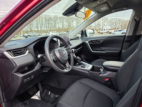 Used 2025 Toyota RAV4 LE AWD/4WD image 20