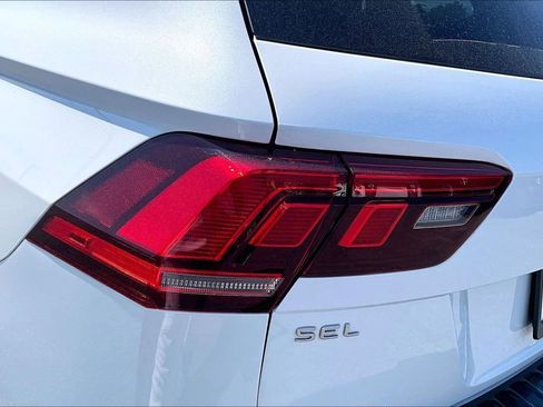 Used 2022 Volkswagen Tiguan SEL R-Line image 23