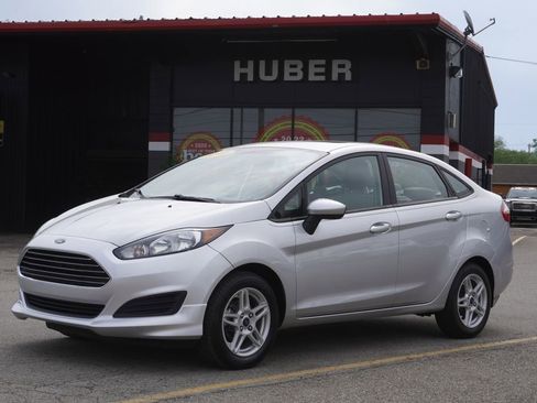Used 2017 Ford Fiesta SE FWD image 1