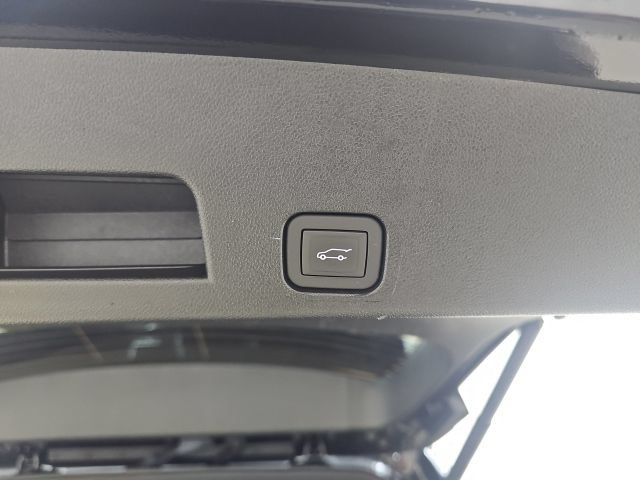 Used 2026 Chevrolet Traverse LT w/ Driver Confidence Package FWD image 12
