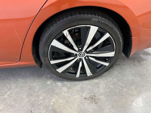 Used 2020 Nissan Altima 2.5 SR w/ Premium Package FWD image 9