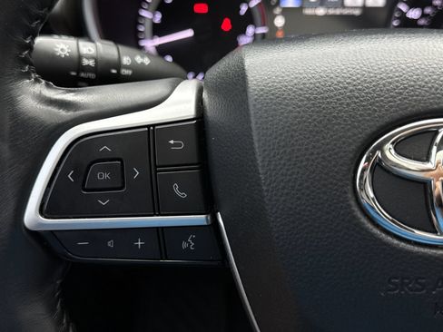 Used 2023 Toyota Highlander XLE FWD image 23