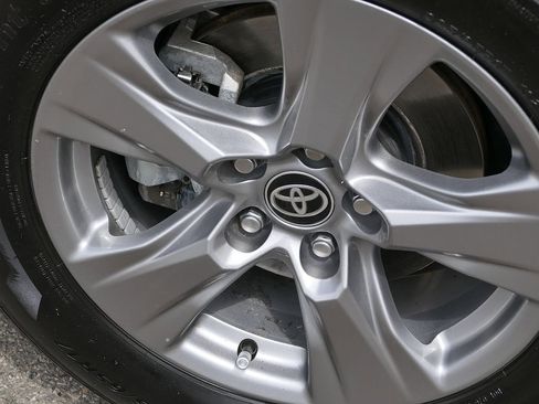 Used 2024 Toyota RAV4 XLE FWD image 9
