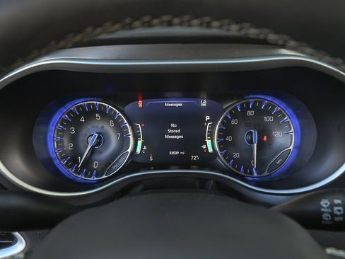 Used 2024 Chrysler Pacifica Touring-L image 24