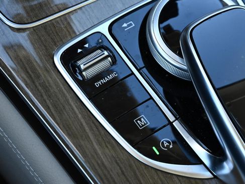 Used 2019 Mercedes-Benz GLC 300 4MATIC image 13