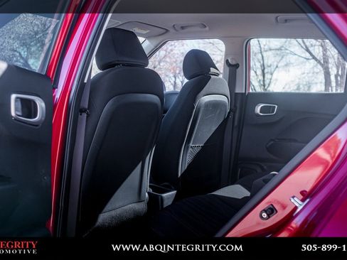 Used 2022 Hyundai Venue SE image 28