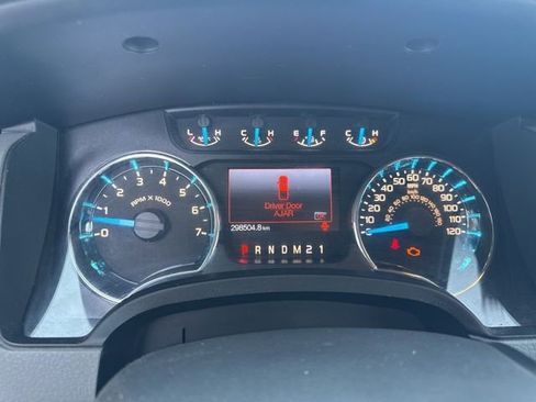 Used 2013 Ford F150 XLT w/ XLT Chrome Pkg image 4