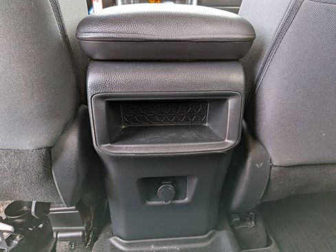 Used 2020 Toyota RAV4 LE image 29