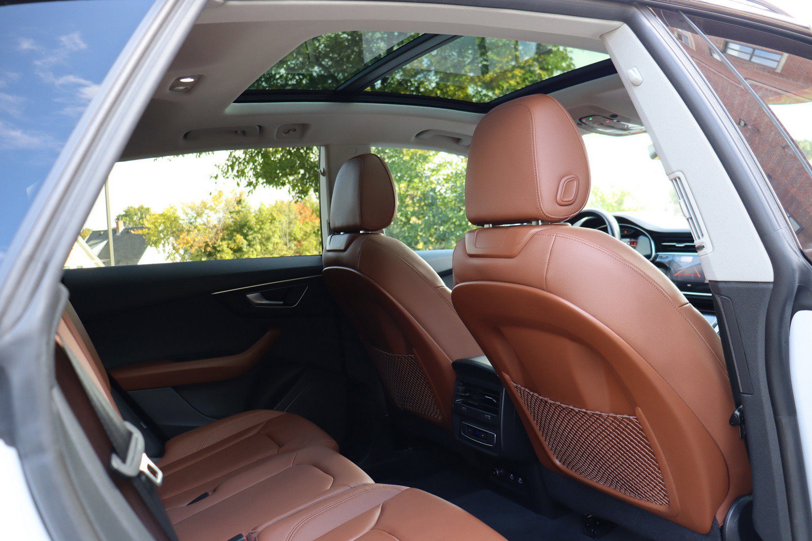 Used 2023 Audi Q8 Premium w/ Convenience Package AWD/4WD image 16