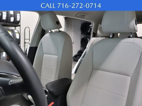 Used 2021 Volkswagen Tiguan SE image 10