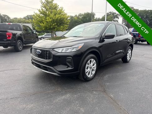 Used 2024 Ford Escape Active AWD/4WD image 2
