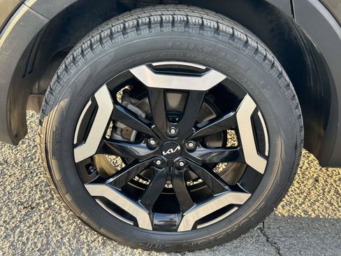 Used 2025 Kia Telluride S FWD image 9