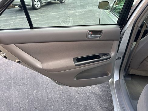 Used 2005 Toyota Camry LE FWD image 7