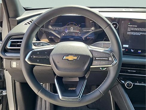 Used 2025 Chevrolet Traverse LT w/ Driver Confidence Package FWD image 17