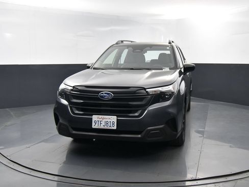 Used 2025 Subaru Forester AWD/4WD image 2