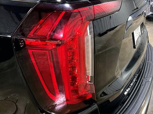 Used 2023 GMC Yukon XL AT4 image 8