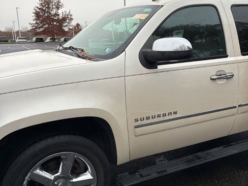 Used 2013 Chevrolet Suburban LTZ image 4
