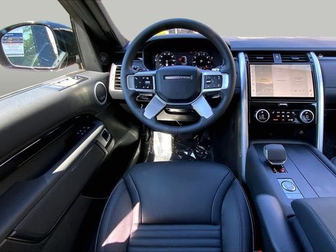 Used 2025 Land Rover Discovery S AWD/4WD image 6